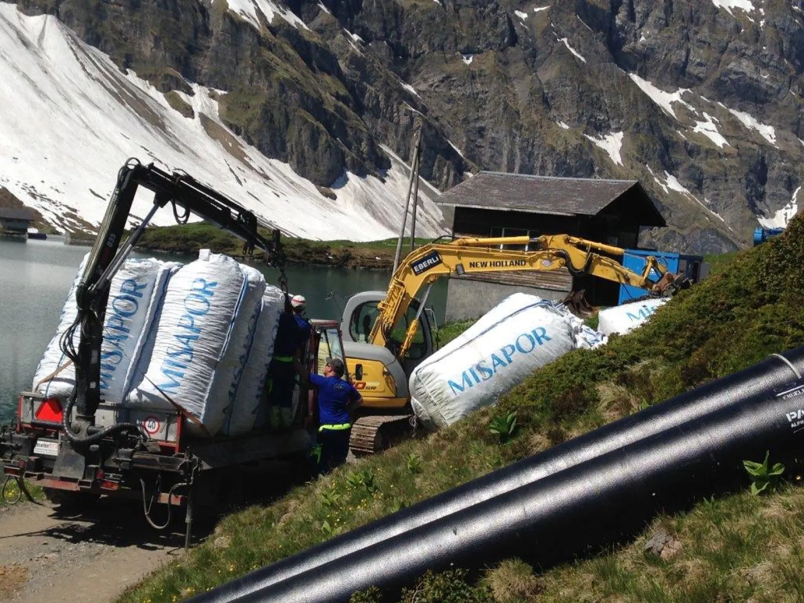 Livraison de MISAPOR à proximité de canalisations en montagne