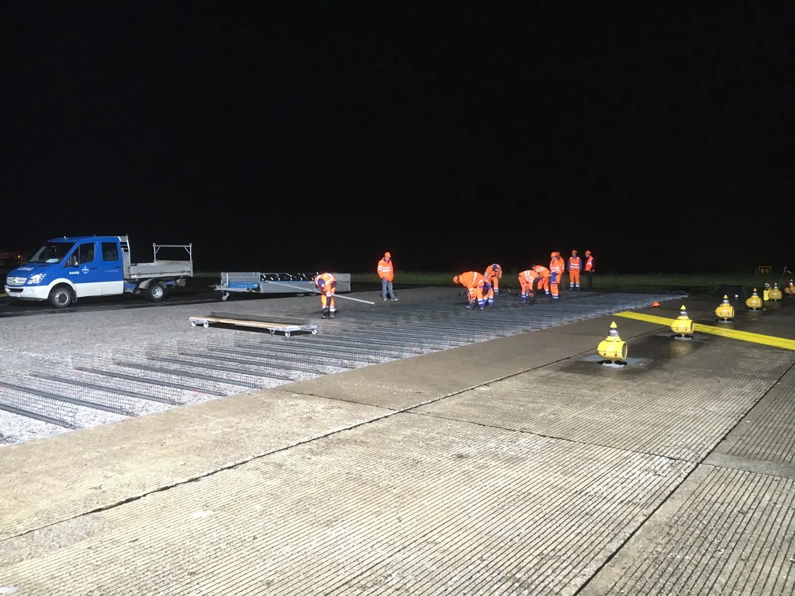 Travaux nocturnes sur un système d’arrêt en extrémité de piste