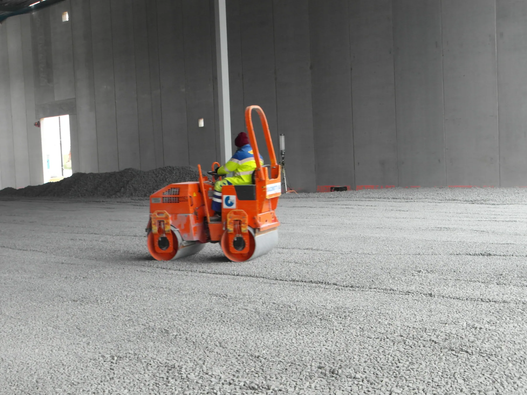 Isolation MISAPOR sous dallage - Construction d'un centre logistique pour magasin LIDL à CH-1541 Sévaz - photo de chantier 12