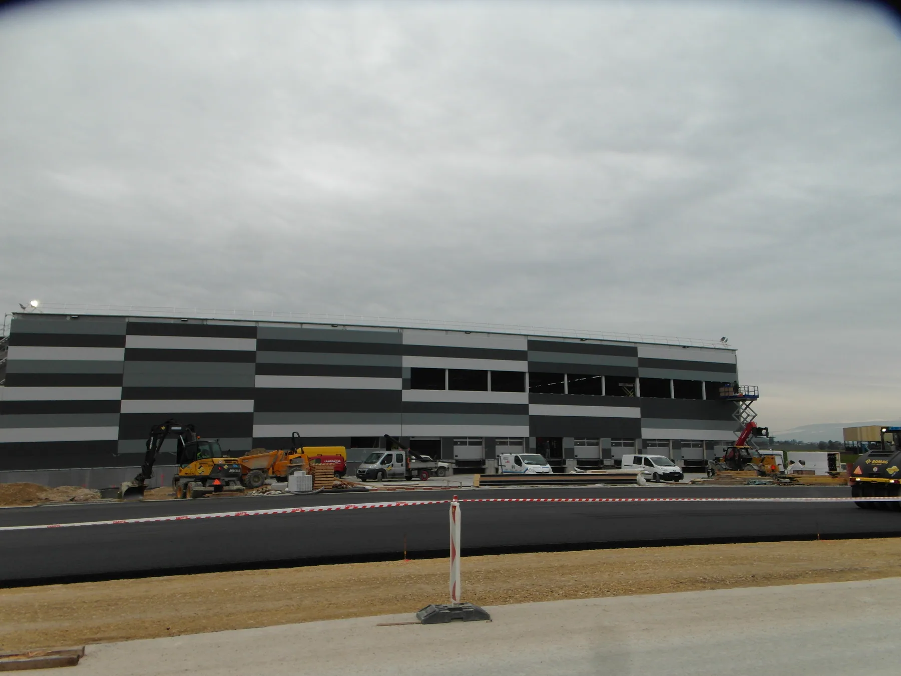 Isolation MISAPOR sous dallage - Construction d'un centre logistique pour magasin LIDL à CH-1541 Sévaz - photo de chantier 21
