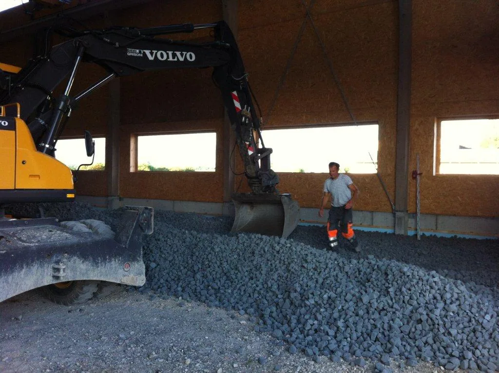 Isolation MISAPOR sous dallage - Construction MENUISERIE à CH-3236 Gampelen - photo de chantier 03