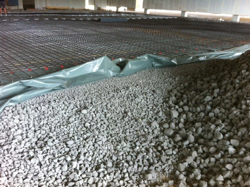 Isolation MISAPOR sous dallage - Construction MENUISERIE à CH-3236 Gampelen - photo de chantier 06