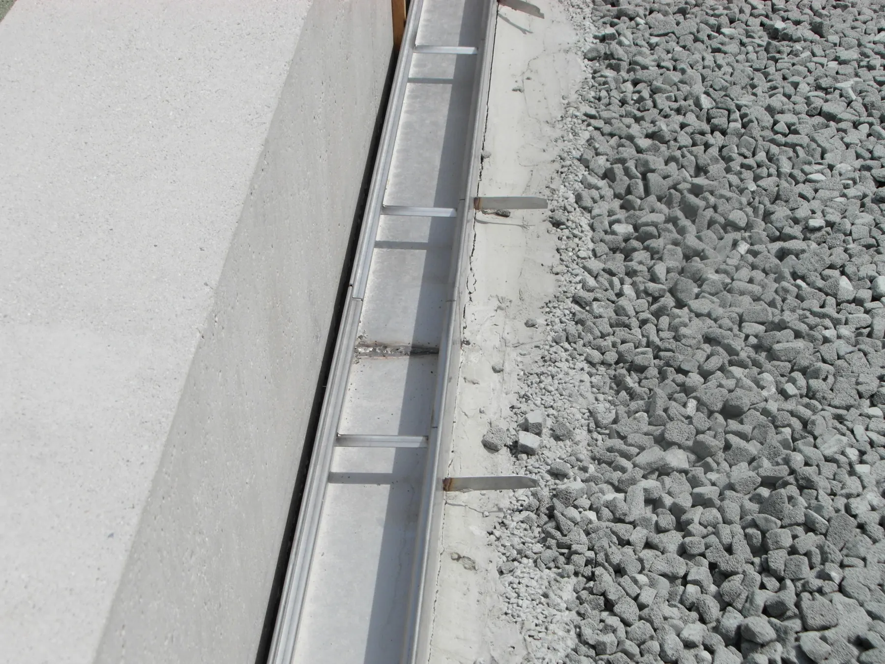 Granulat MISAPOR mis en œuvre sur une dalle béton