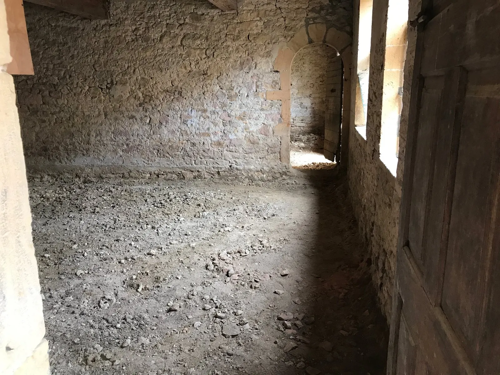 Préparation intérieure des sols du Château de Fétan