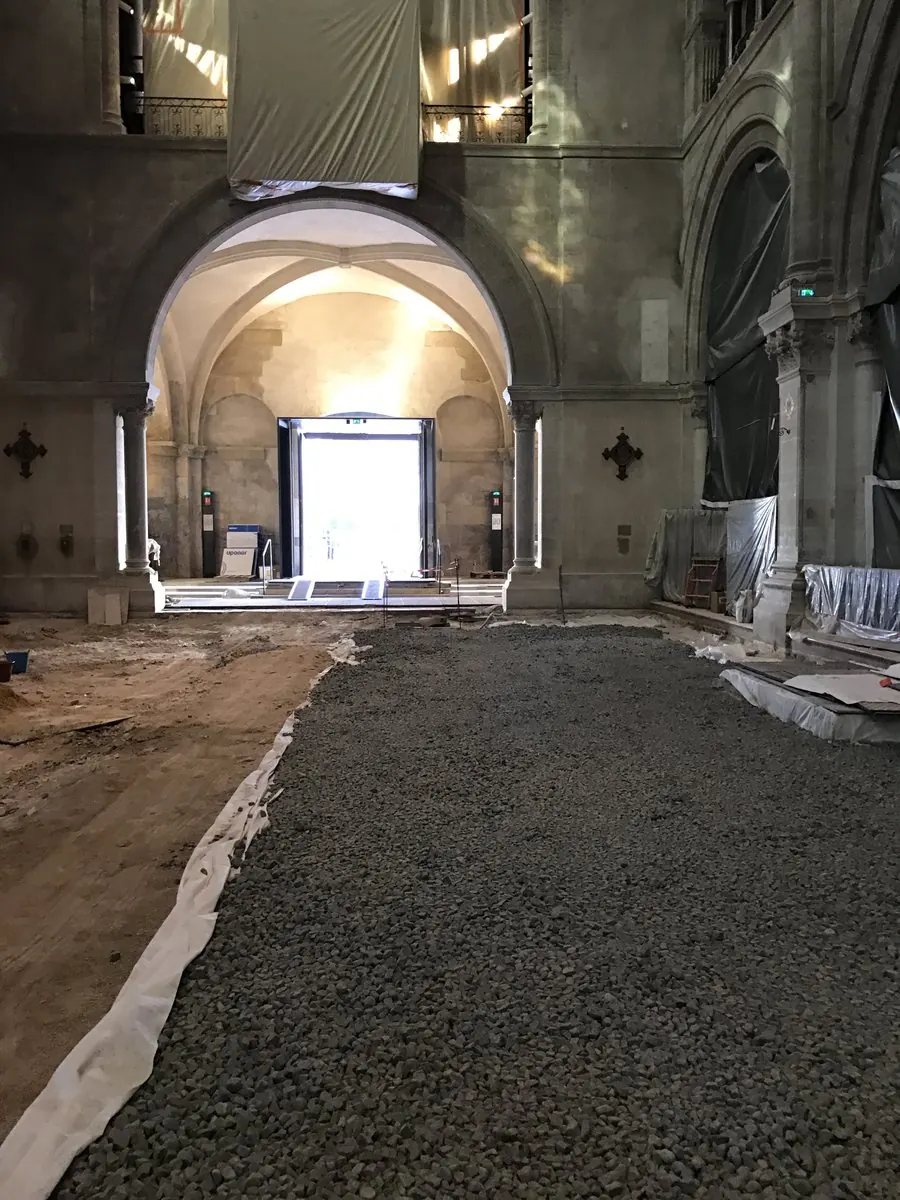 Couche MISAPOR dans la nef de la cathédrale de Nîmes