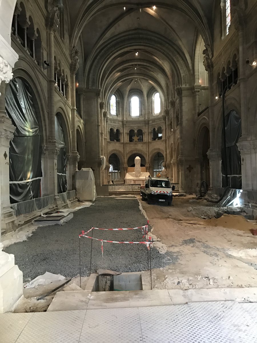 Vue de la nef pendant la rénovation de la cathédrale de Nîmes