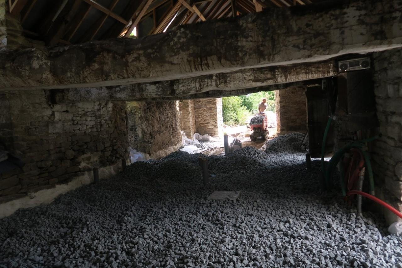 Granulat MISAPOR posé dans un bâtiment rural
