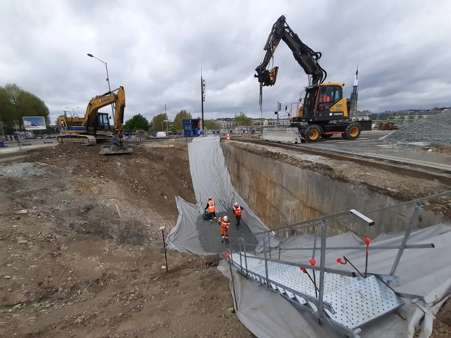 Travaux derrière la culée du pont Corneille à Rouen